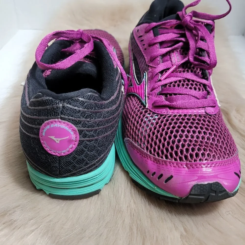 Mizuno Wave Sayonara 3 Women RoundToe Multi Color Running Shoe Size 8.